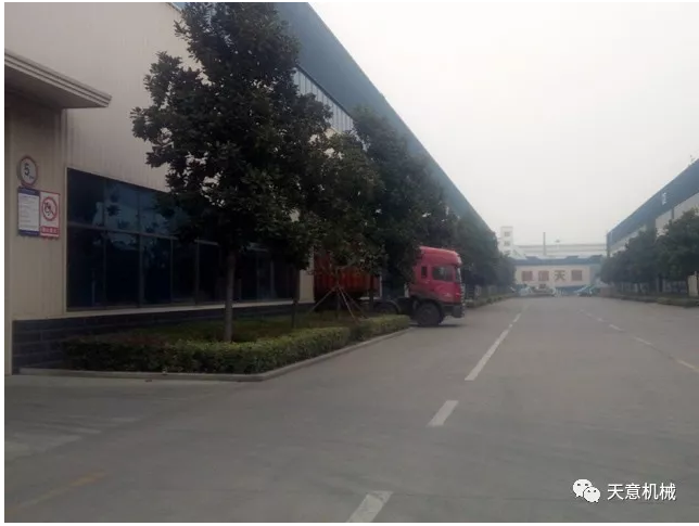 天意機(jī)械為柬埔寨客戶(hù)加工生產(chǎn)年產(chǎn)80萬(wàn)平方輕質(zhì)墻板生產(chǎn)線(xiàn)成功裝車(chē)啟運(yùn)！